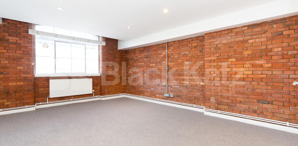 			VIRTUAL TOUR AVAILABLE!, 3 Bedroom, 1 bath, 1 reception Apartment			 Dove Road, CANONBURY-ISLINGTON